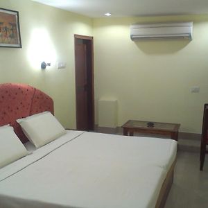 Hotel U.R.